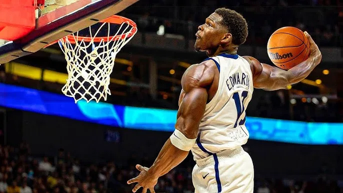 NBA球员精彩扣篮动作，展现运动员的爆发力